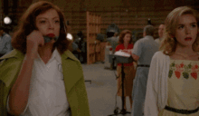 娛樂吃瓜深夜食堂,揭秘娛樂圈那些不為人知的“吃瓜”故事